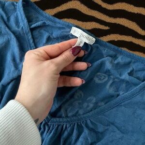 2000s Aeropostale Blue Floral Print V-Neck Size Medium